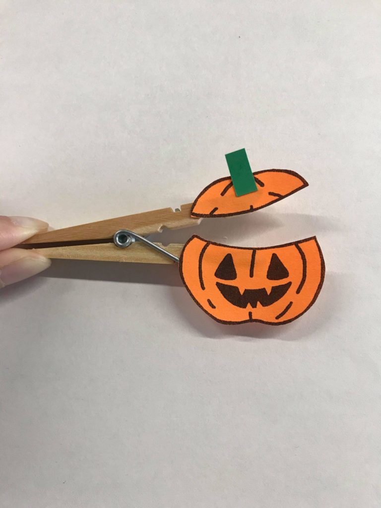 Halloween Clothes Pin Craft